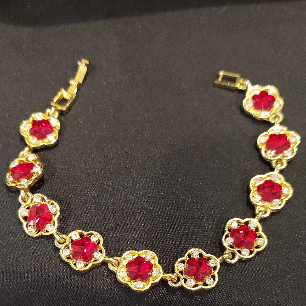 Betsey Johnson NWOT Elegant Gold and Red Floral Bracelet